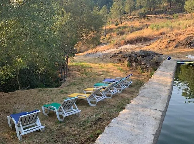 펜션 Quinta De Cabrum Alvoco da Serra